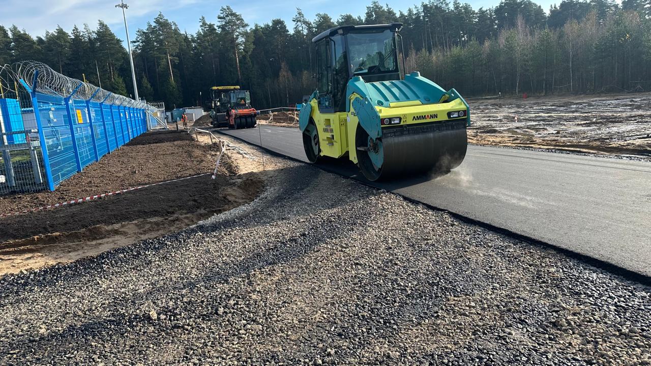 Укатка асфальта катком Ammann